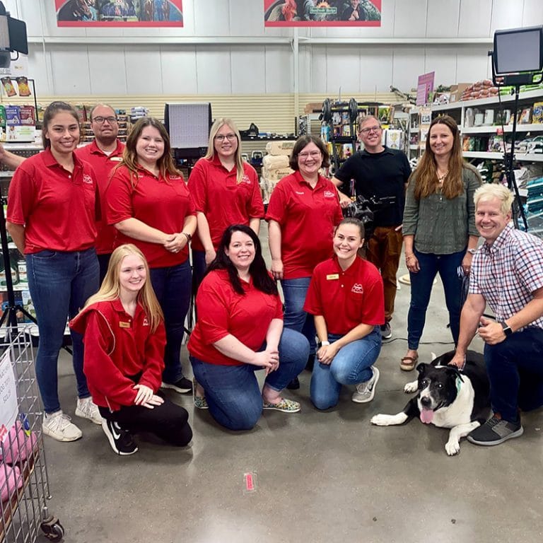 Work at Mounds | Pet Store Careers | Great Pay & Benefits